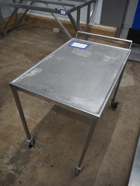 Carro y mesa de acero inoxidable