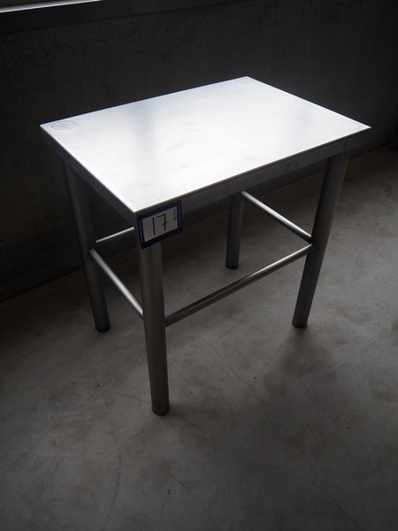 Mesa auxiliar de Acero inoxidable reforzada.